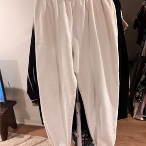 Brandy Melville Cream Fleece Jogger Sweatpants – One Size (Fits XS–S)
